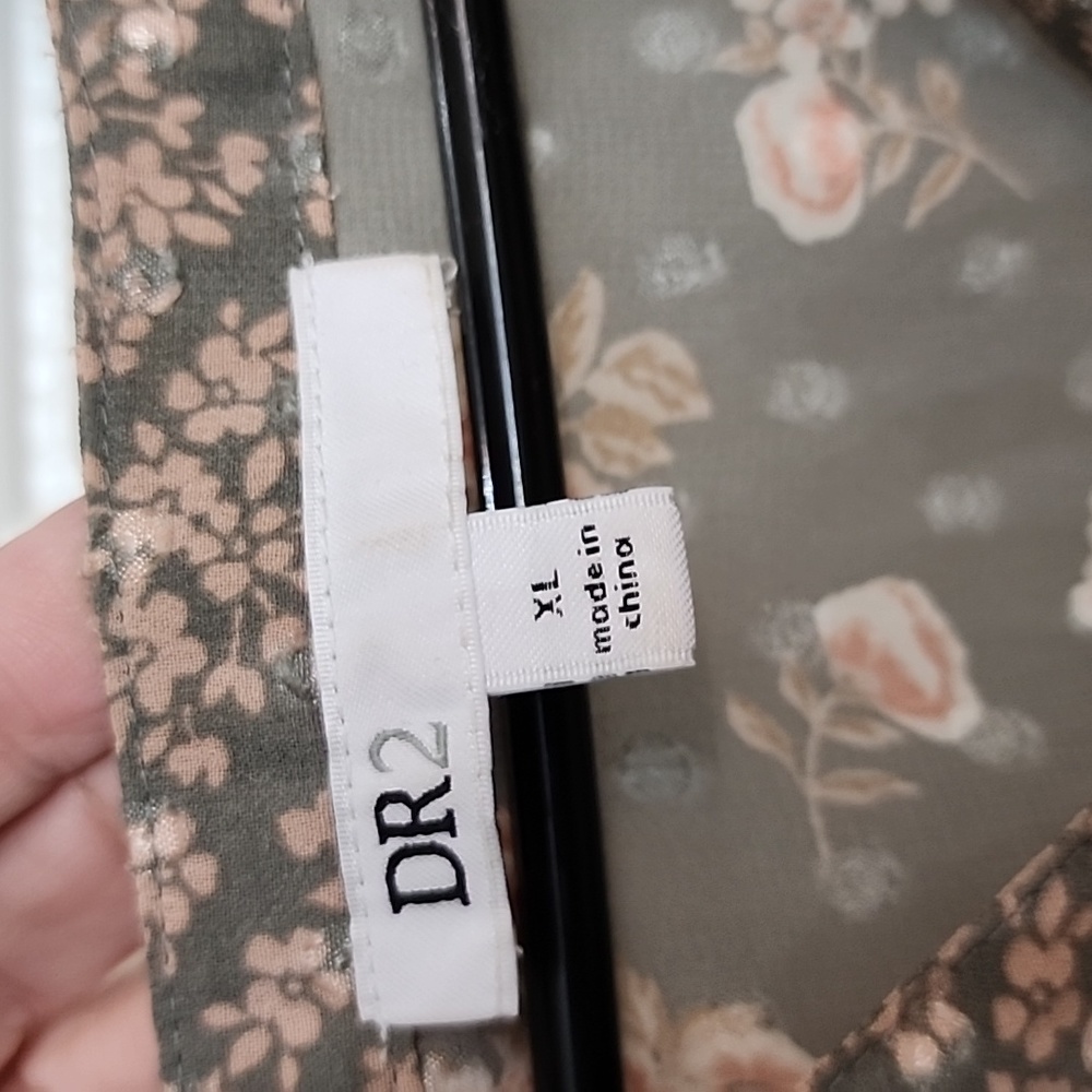 New Condition Sheer Blouse...Spring Ready! - Picture 4 of 5